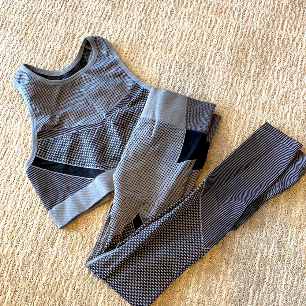 Abercrombie & Fitch legging sports bra set